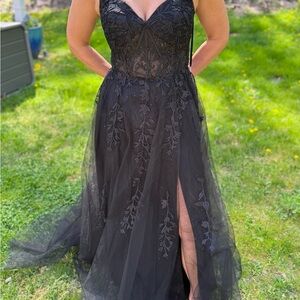 Elegant Black Lace Evening Gown